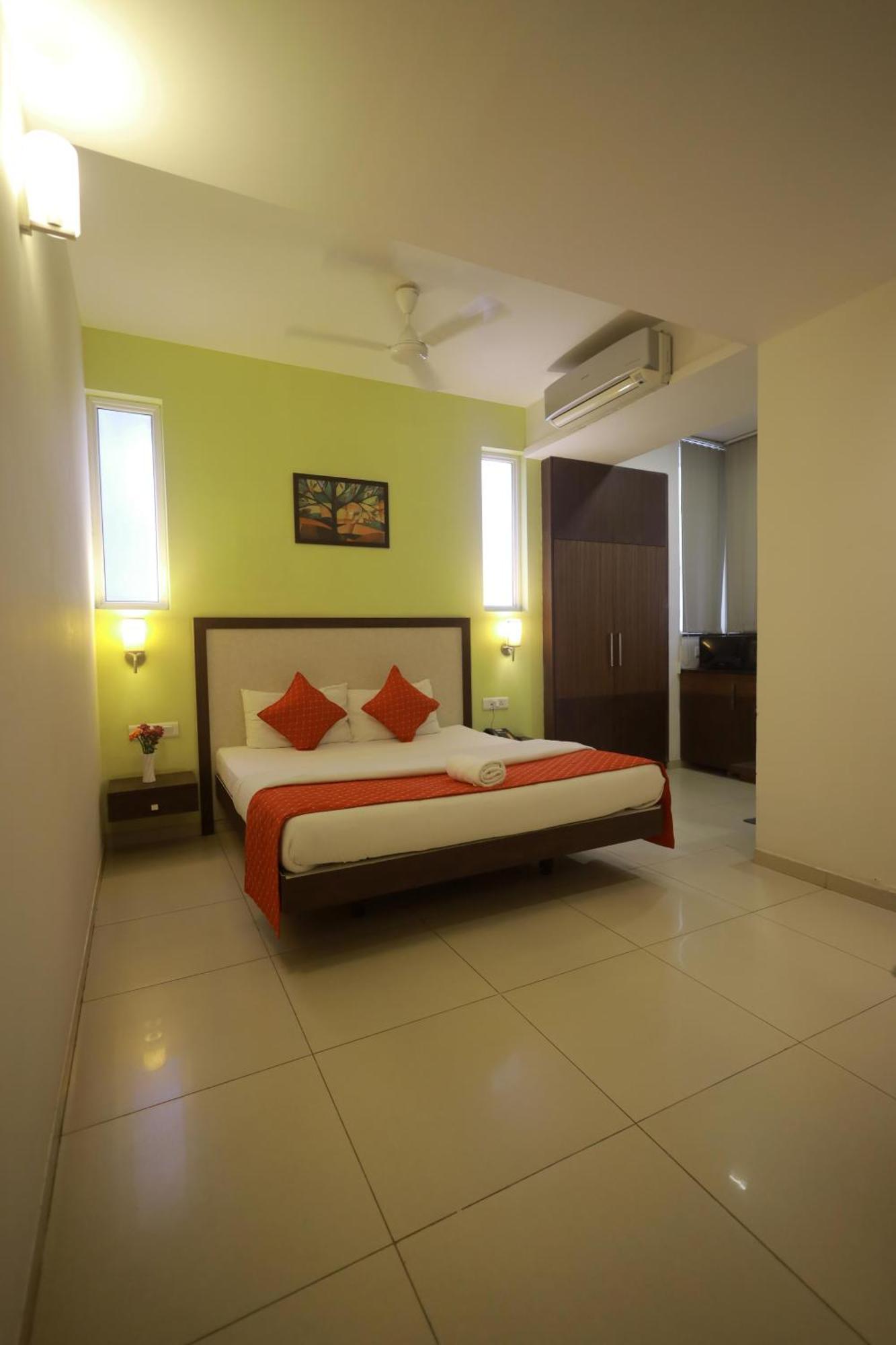 Ixora Suites Bangalore Exterior foto